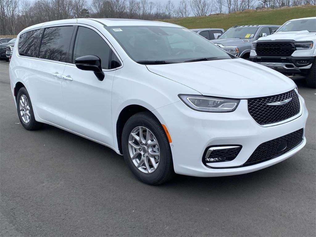 new 2024 Chrysler Pacifica car, priced at $46,090