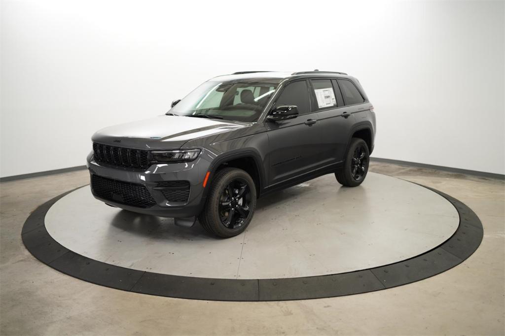 new 2025 Jeep Grand Cherokee car, priced at $43,425