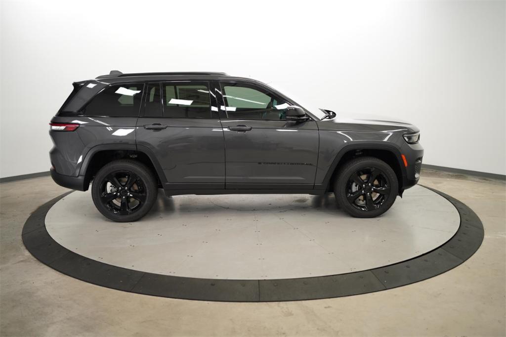 new 2025 Jeep Grand Cherokee car, priced at $43,425