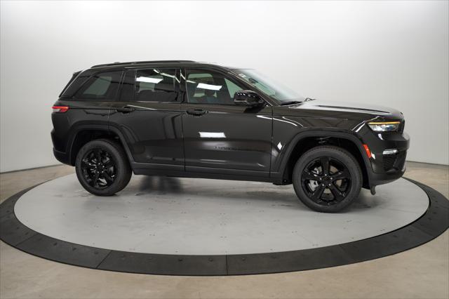 new 2024 Jeep Grand Cherokee car, priced at $45,114