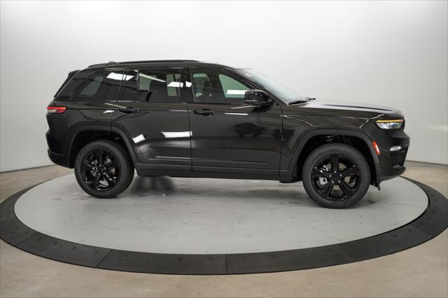 new 2024 Jeep Grand Cherokee car, priced at $45,114