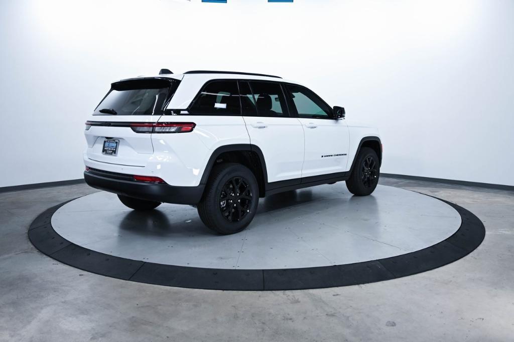 new 2025 Jeep Grand Cherokee car, priced at $37,935