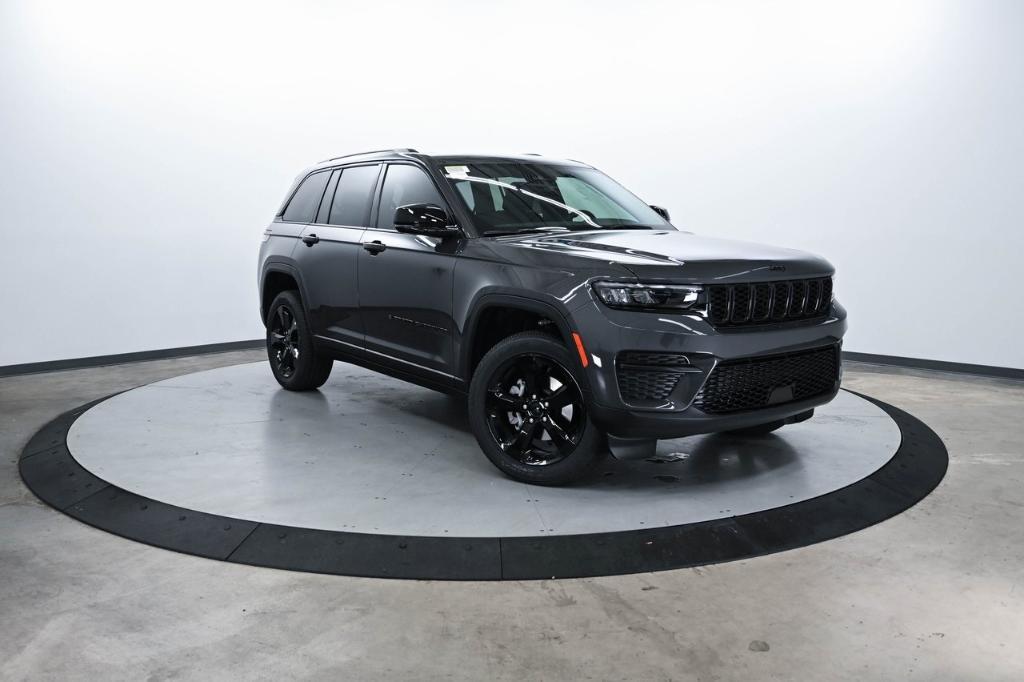 new 2025 Jeep Grand Cherokee car, priced at $40,175