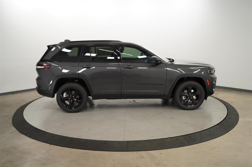 new 2025 Jeep Grand Cherokee car, priced at $47,710