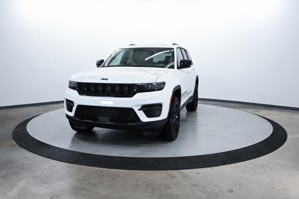 new 2025 Jeep Grand Cherokee car, priced at $41,830