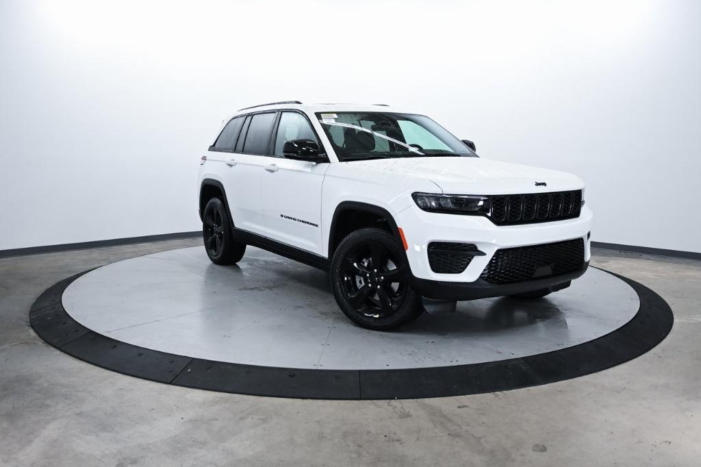 new 2025 Jeep Grand Cherokee car, priced at $41,830