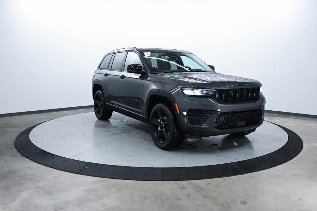 new 2025 Jeep Grand Cherokee car, priced at $42,175