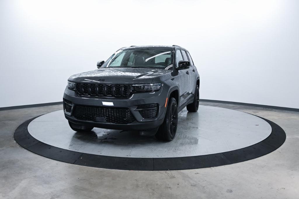 new 2025 Jeep Grand Cherokee car, priced at $42,175