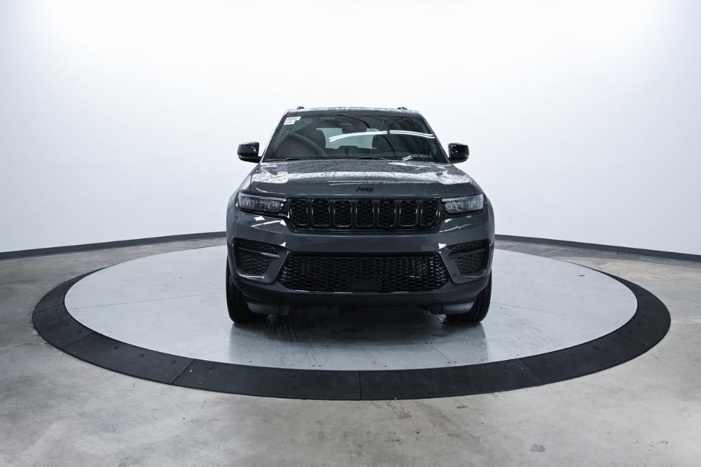 new 2025 Jeep Grand Cherokee car, priced at $42,175