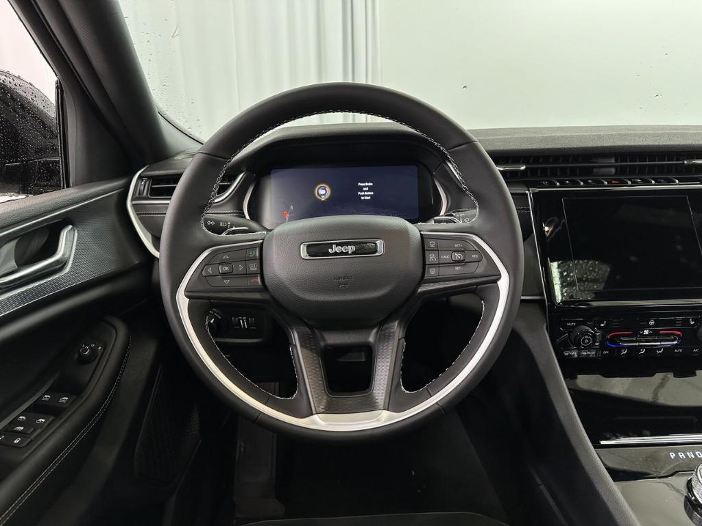 new 2025 Jeep Grand Cherokee car, priced at $42,175