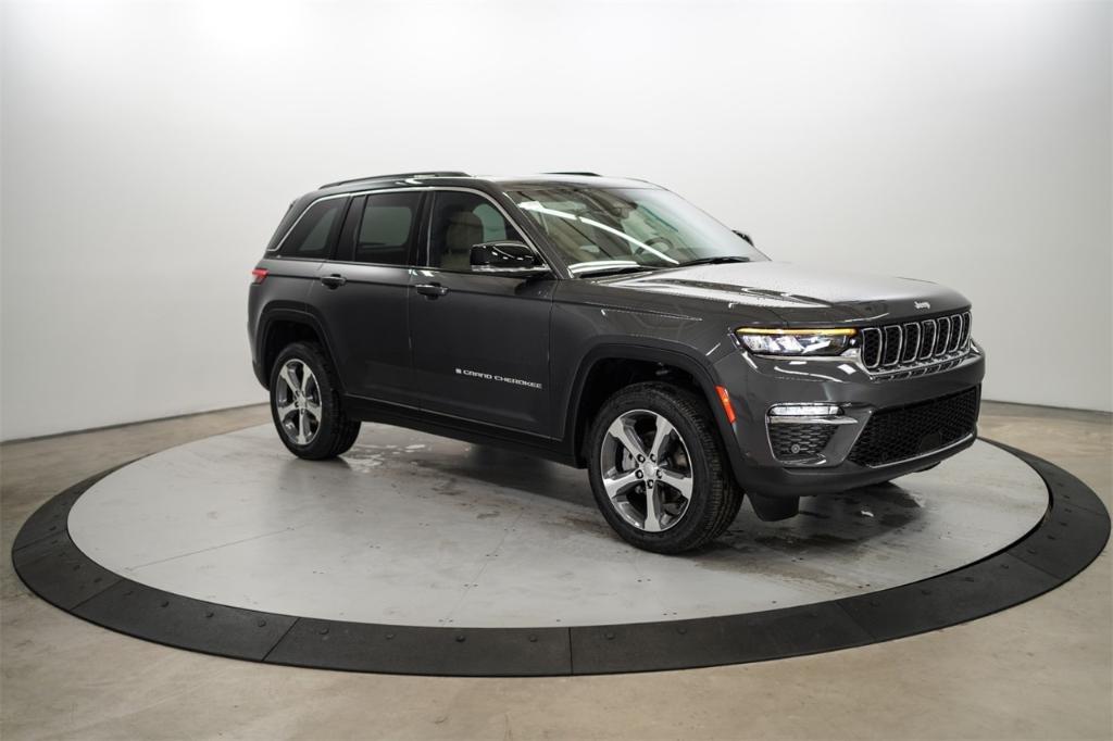 new 2024 Jeep Grand Cherokee car, priced at $52,674