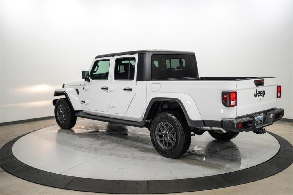 new 2024 Jeep Gladiator car, priced at $40,219