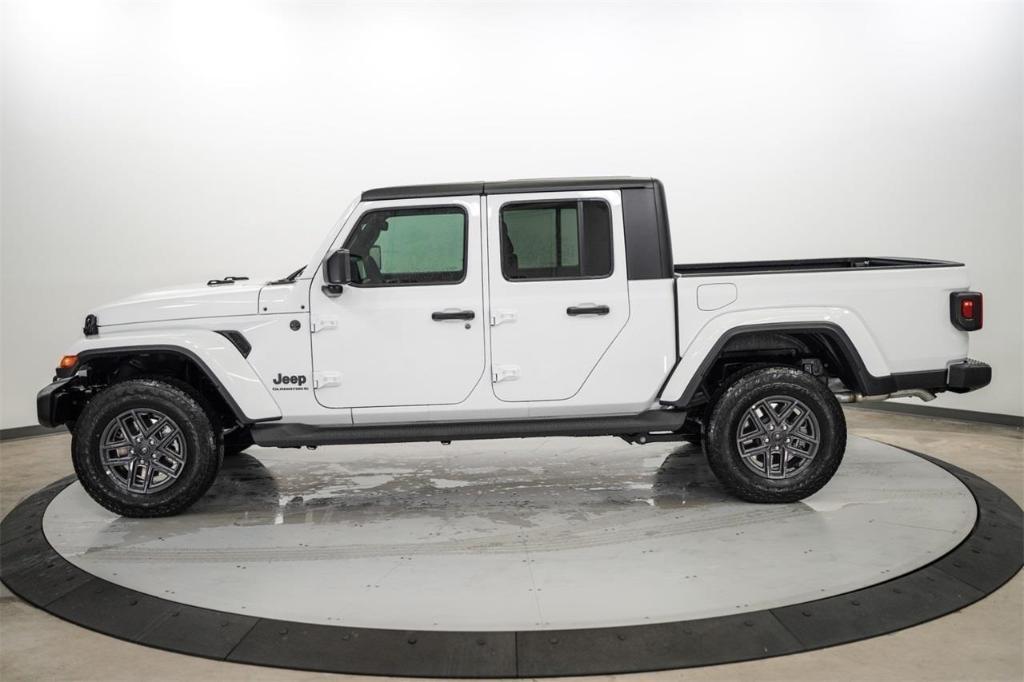 new 2024 Jeep Gladiator car, priced at $40,219