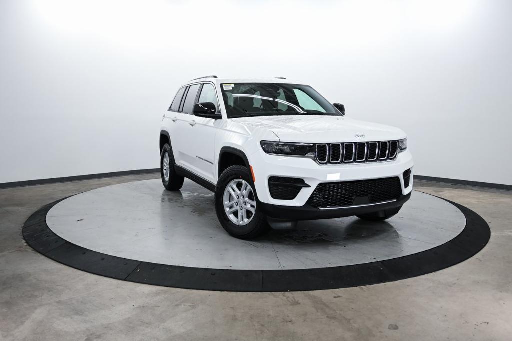 new 2025 Jeep Grand Cherokee car, priced at $33,625