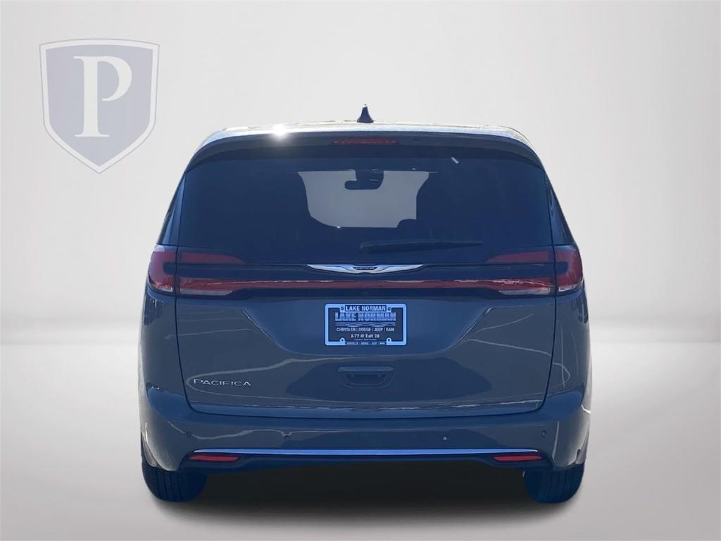 new 2025 Chrysler Pacifica car, priced at $41,640