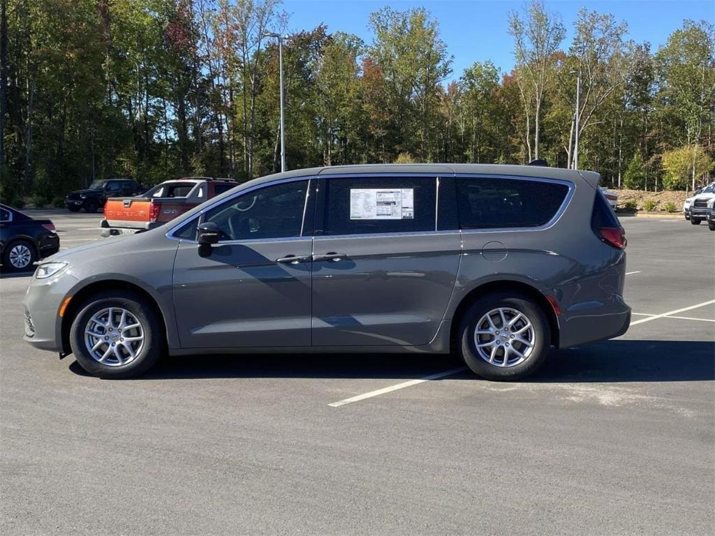 new 2025 Chrysler Pacifica car, priced at $41,640