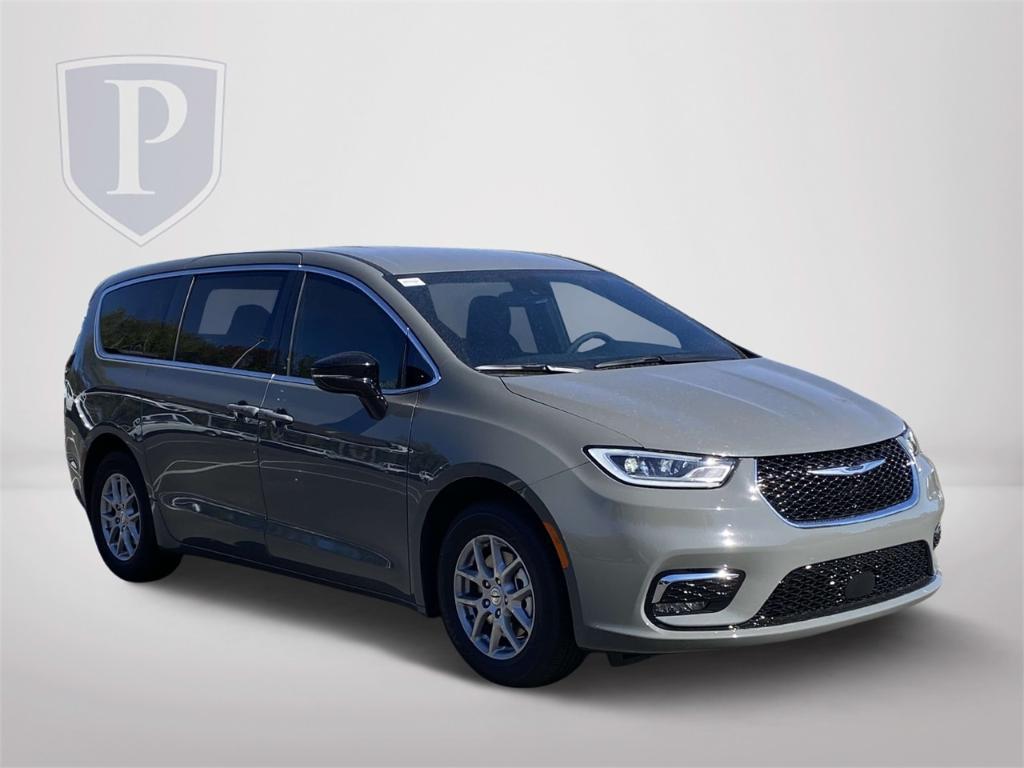 new 2025 Chrysler Pacifica car, priced at $41,640