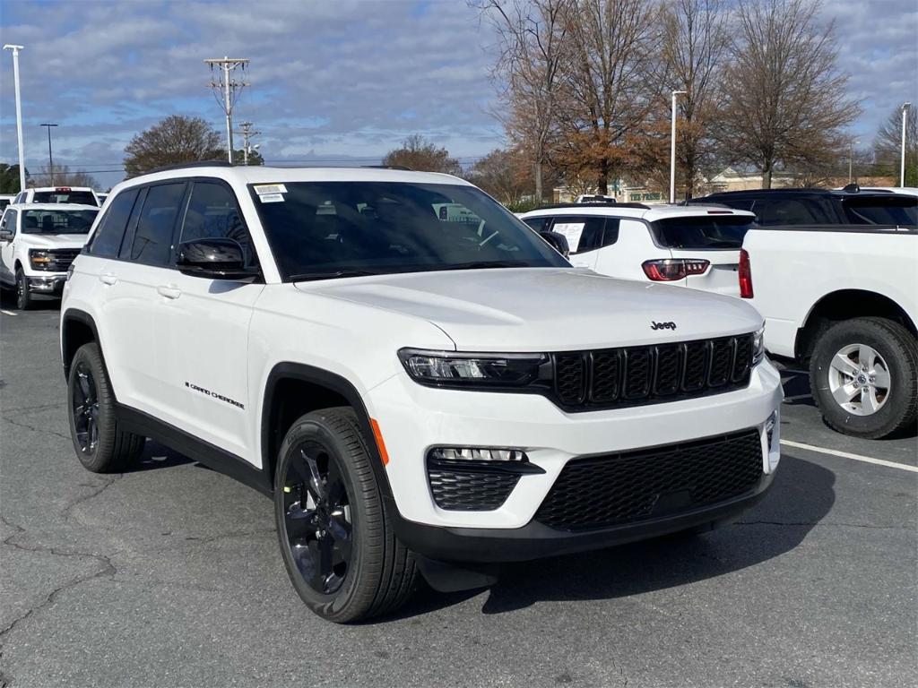 new 2025 Jeep Grand Cherokee car, priced at $46,535