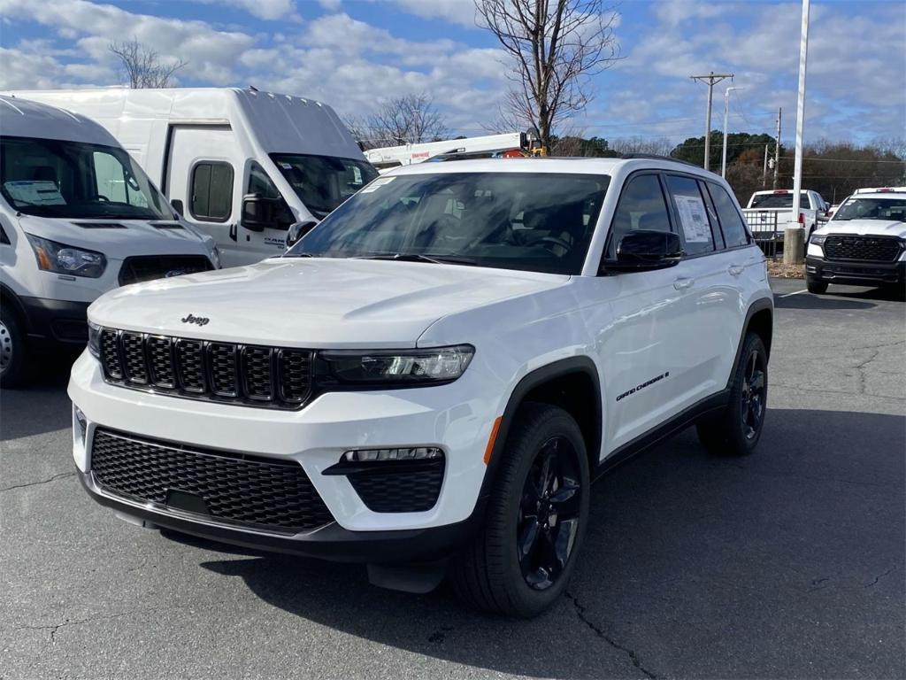 new 2025 Jeep Grand Cherokee car, priced at $46,535