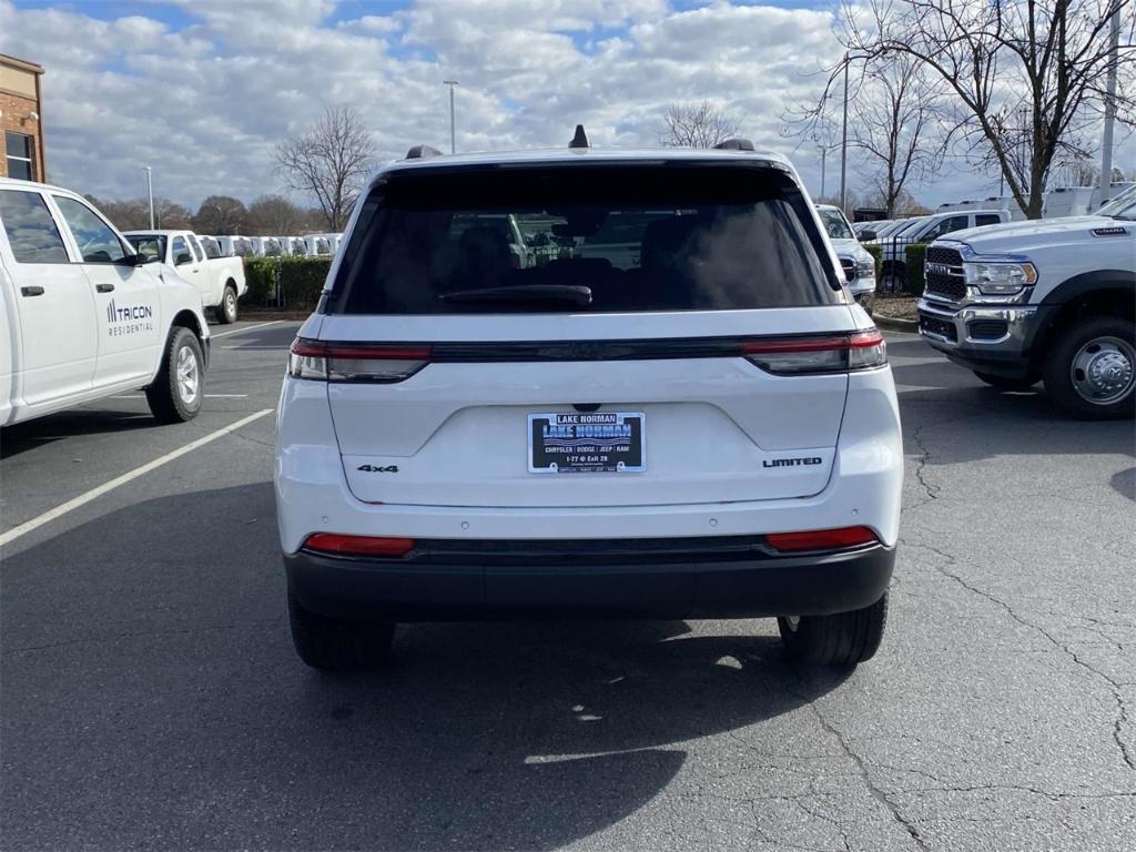 new 2025 Jeep Grand Cherokee car, priced at $46,535