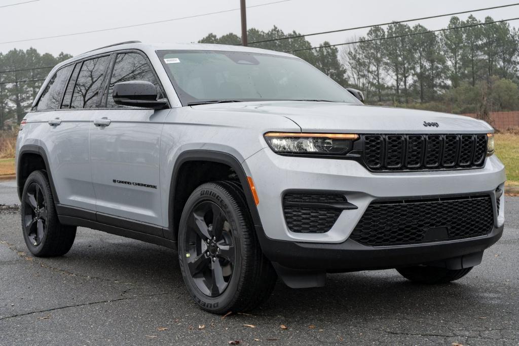 new 2025 Jeep Grand Cherokee car, priced at $40,175