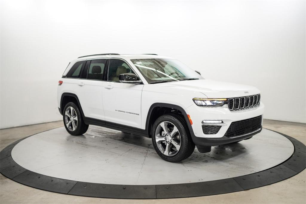 new 2024 Jeep Grand Cherokee car, priced at $48,682