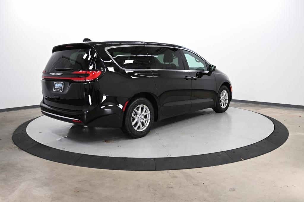 new 2025 Chrysler Pacifica car, priced at $40,645