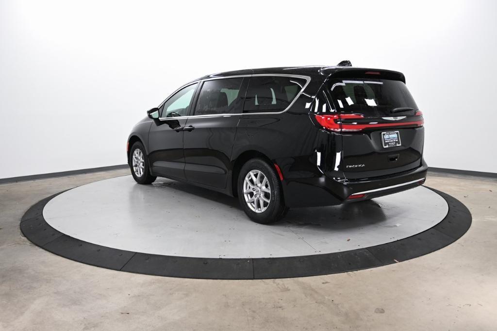 new 2025 Chrysler Pacifica car, priced at $40,645