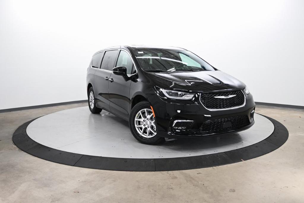 new 2025 Chrysler Pacifica car, priced at $40,645