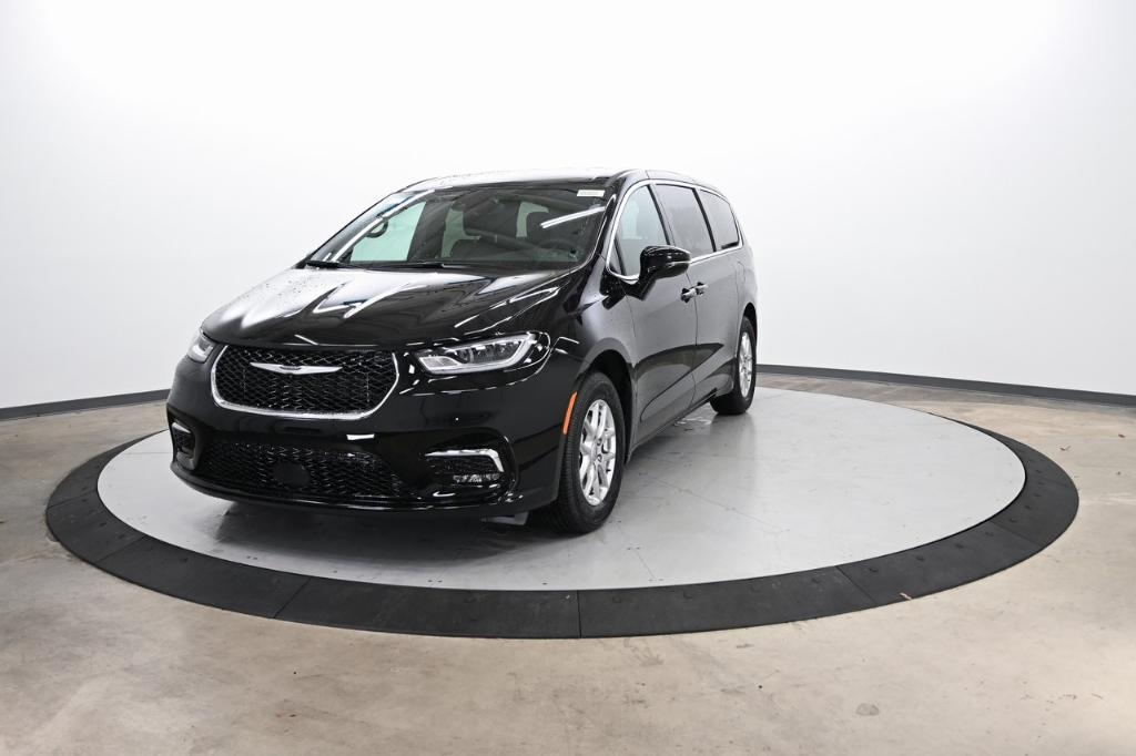 new 2025 Chrysler Pacifica car, priced at $40,645