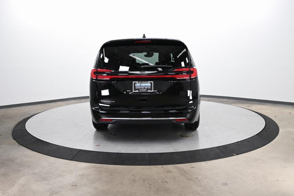 new 2025 Chrysler Pacifica car, priced at $40,645