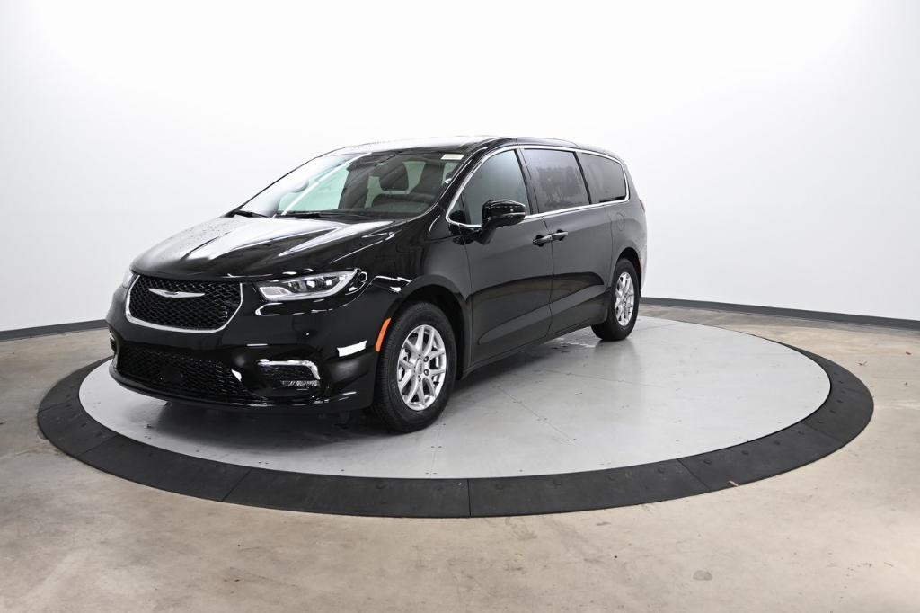 new 2025 Chrysler Pacifica car, priced at $40,645