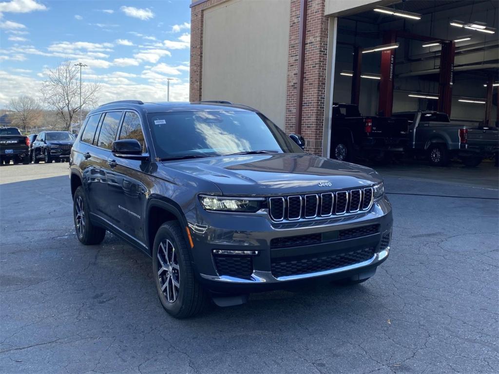 new 2025 Jeep Grand Cherokee L car, priced at $45,910