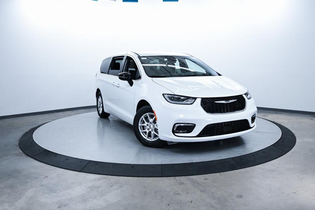 new 2025 Chrysler Pacifica car, priced at $39,895