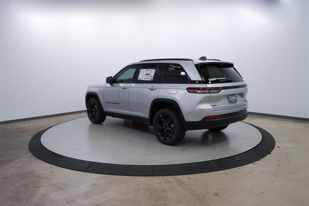 new 2025 Jeep Grand Cherokee car, priced at $47,710