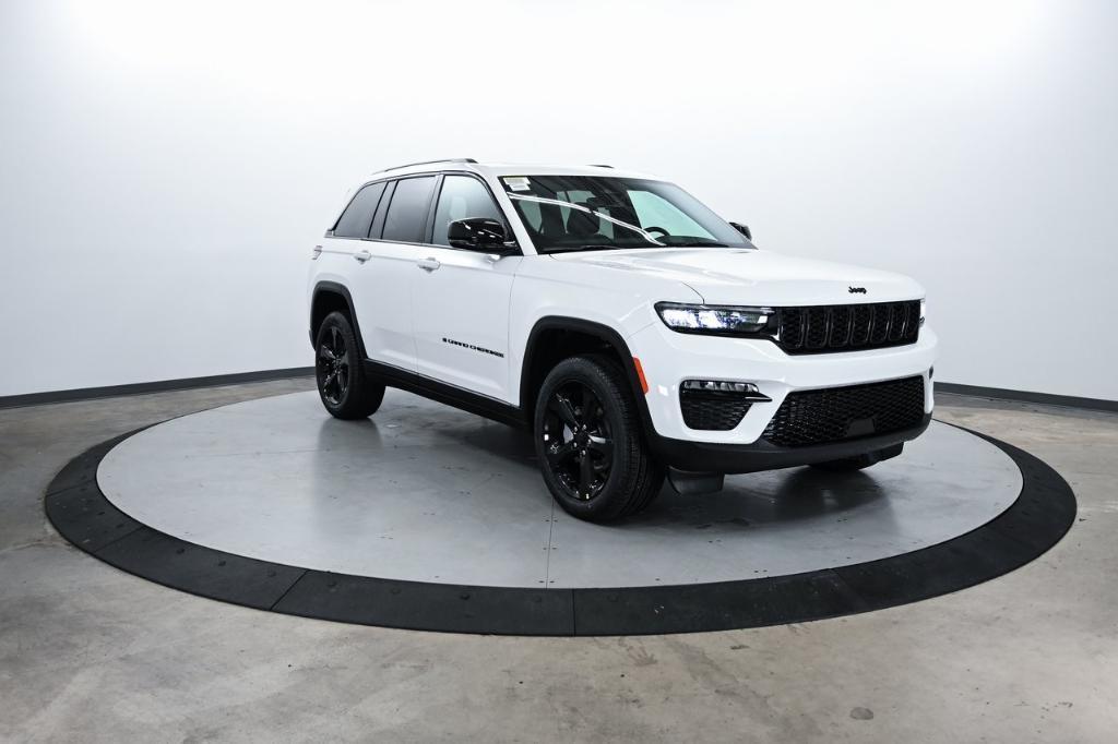 new 2025 Jeep Grand Cherokee car, priced at $46,940