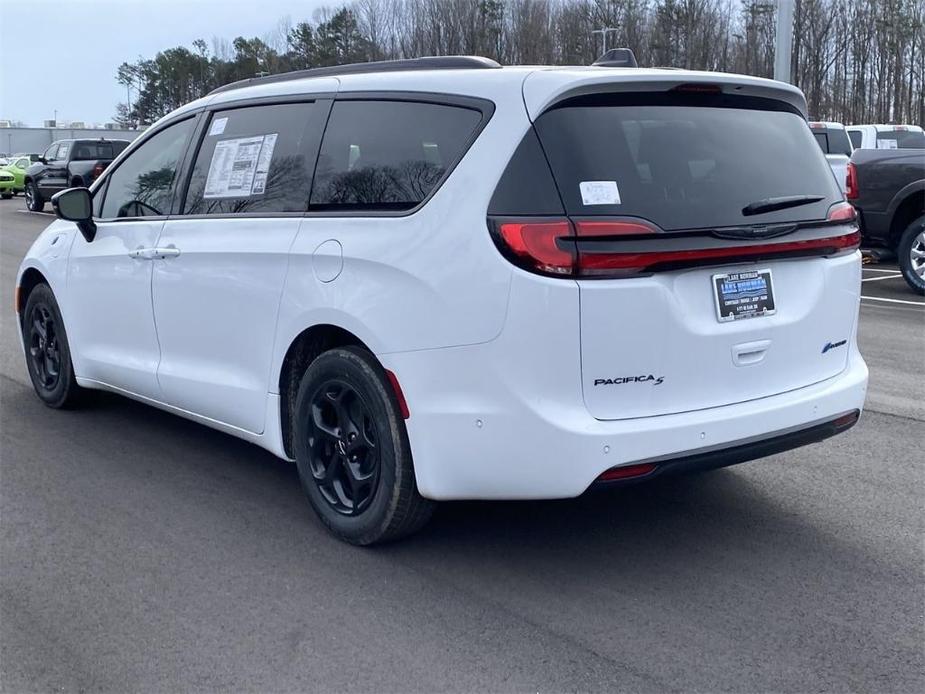new 2024 Chrysler Pacifica Hybrid car, priced at $60,600