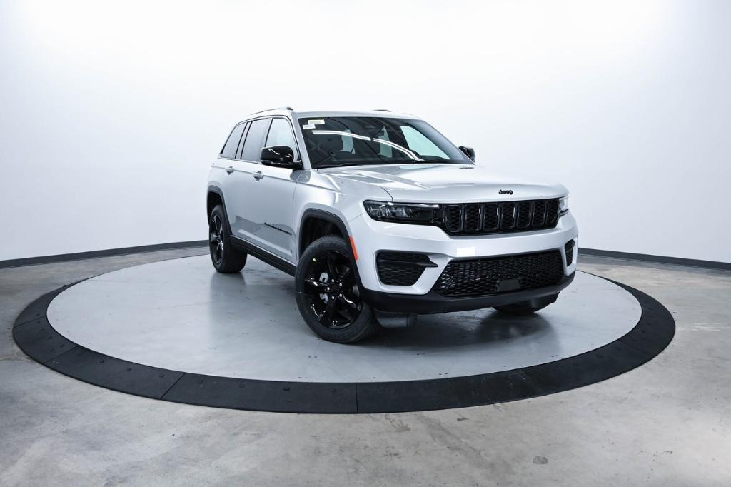 new 2025 Jeep Grand Cherokee car, priced at $42,175