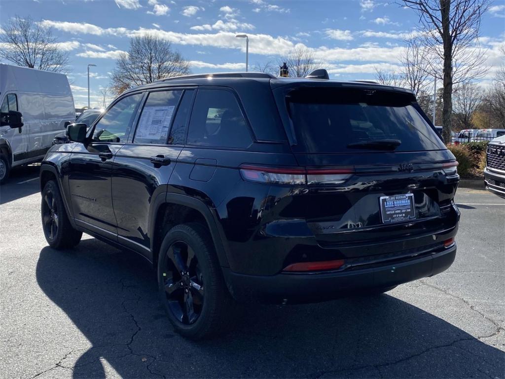 new 2025 Jeep Grand Cherokee car, priced at $52,230