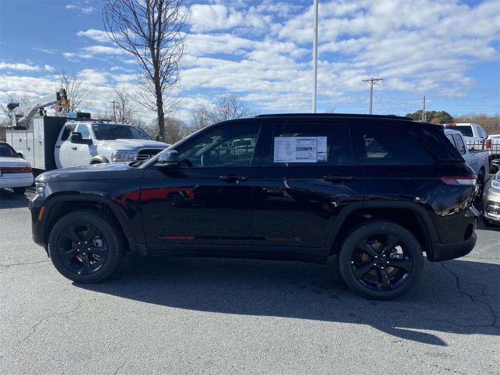 new 2025 Jeep Grand Cherokee car, priced at $52,230