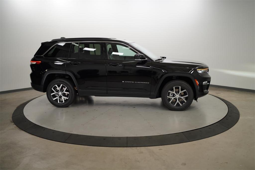 new 2025 Jeep Grand Cherokee car, priced at $44,060