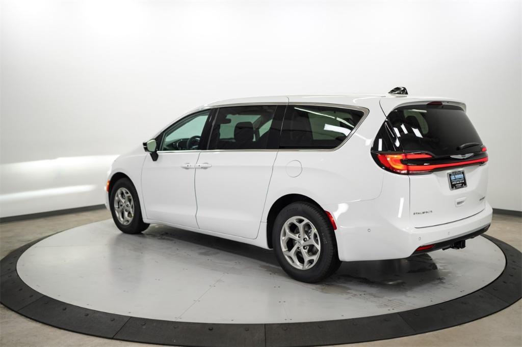 new 2024 Chrysler Pacifica car, priced at $47,274