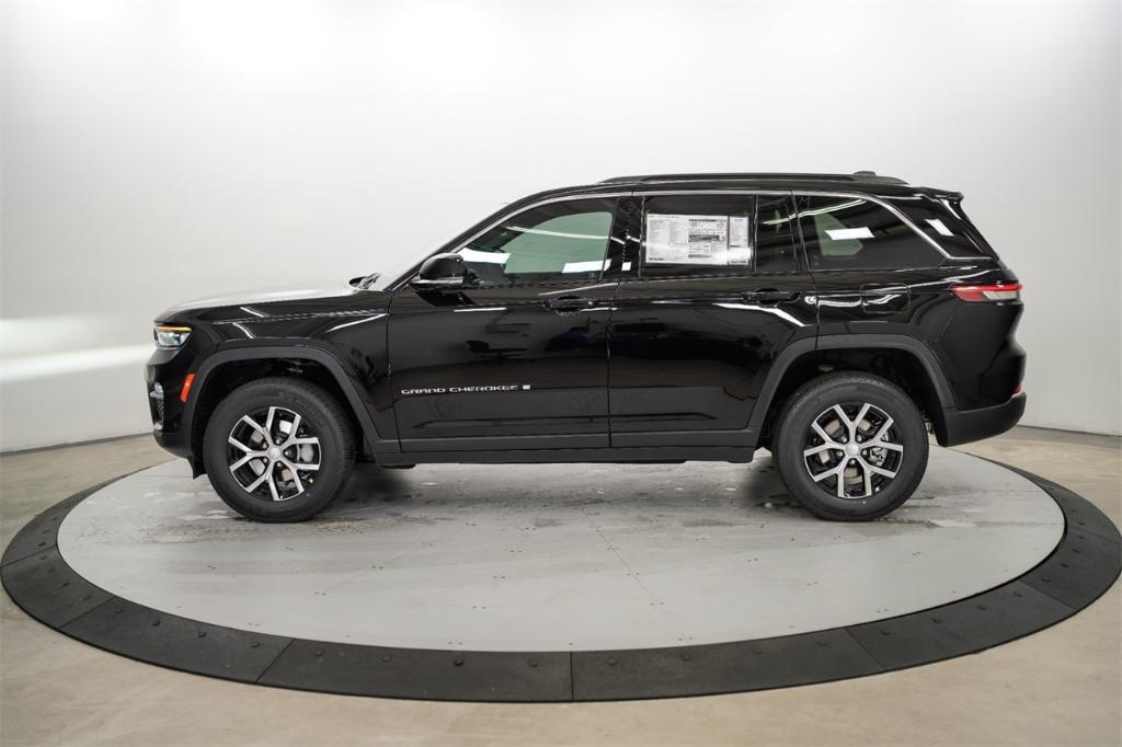 new 2024 Jeep Grand Cherokee car, priced at $49,155