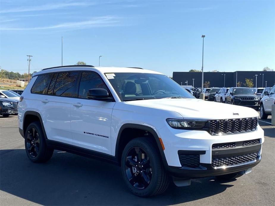 new 2024 Jeep Grand Cherokee L car, priced at $38,372