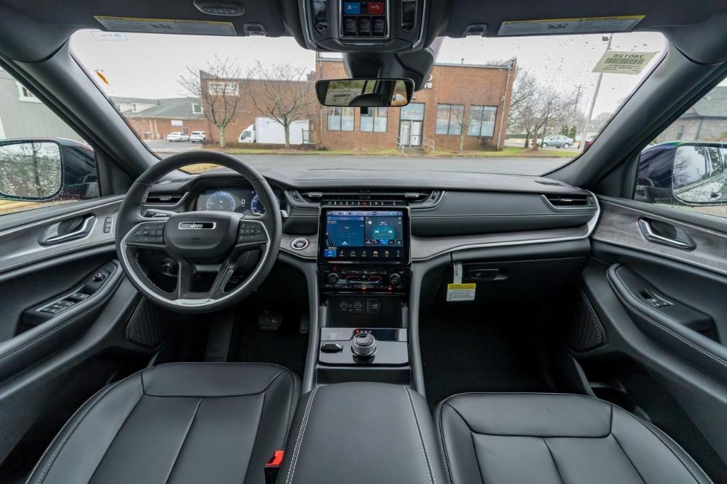 new 2025 Jeep Grand Cherokee car, priced at $46,535