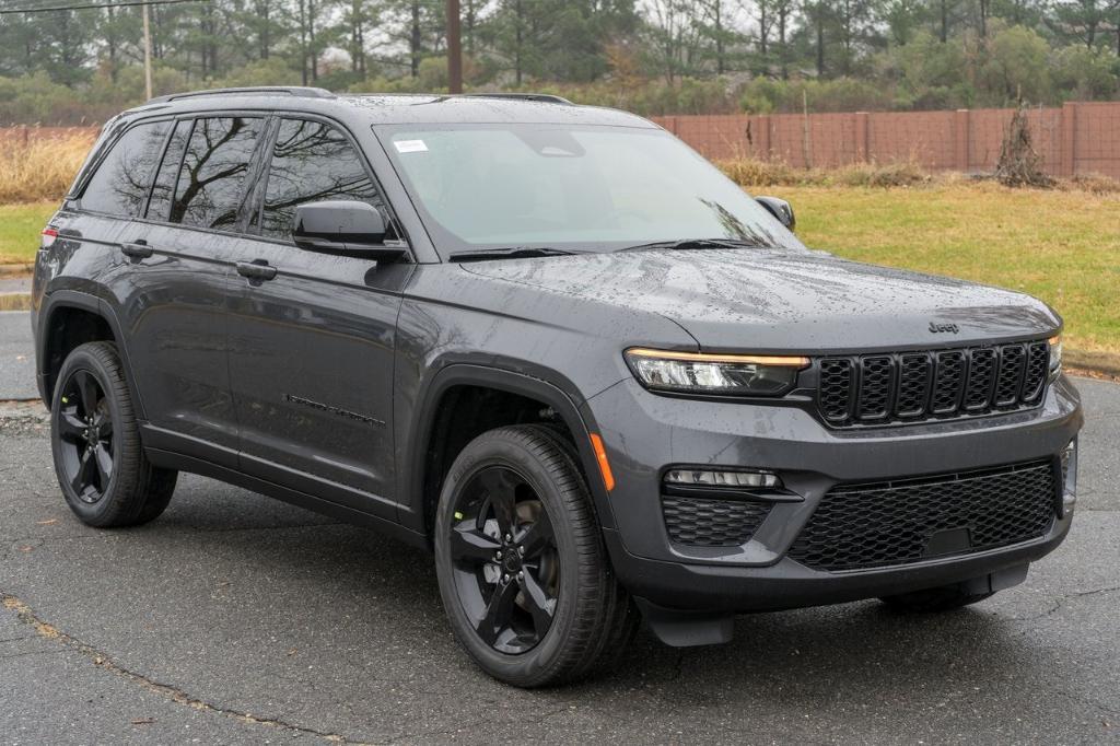 new 2025 Jeep Grand Cherokee car, priced at $46,535