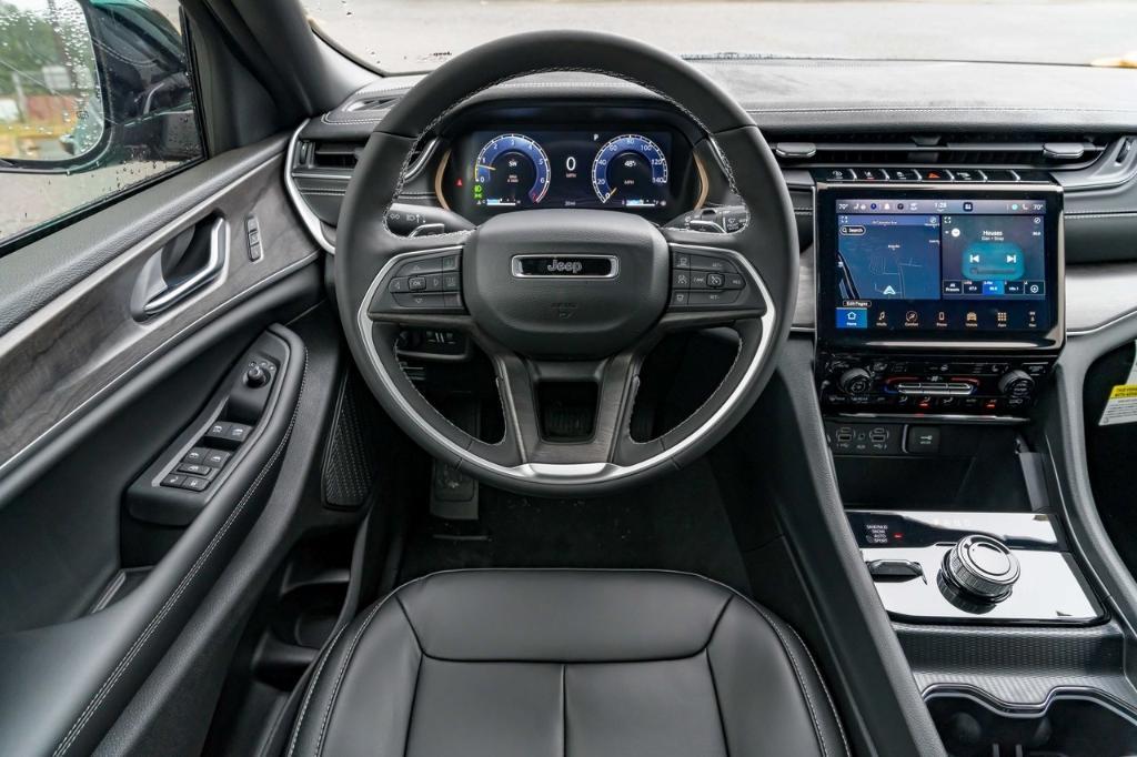 new 2025 Jeep Grand Cherokee car, priced at $46,535