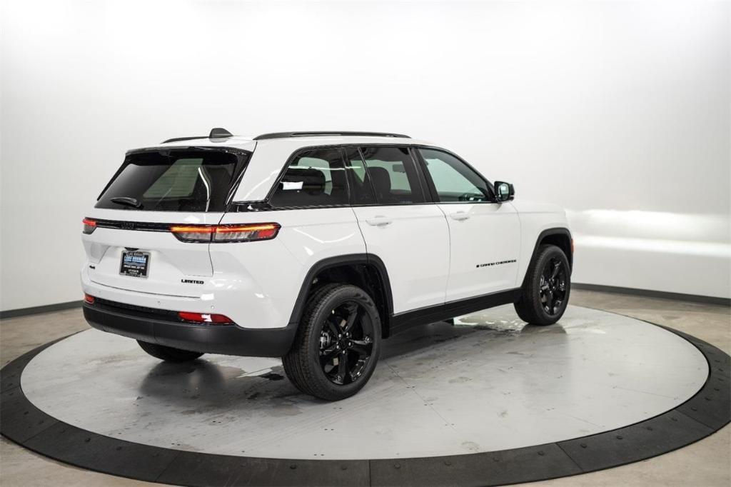 new 2024 Jeep Grand Cherokee car, priced at $46,385