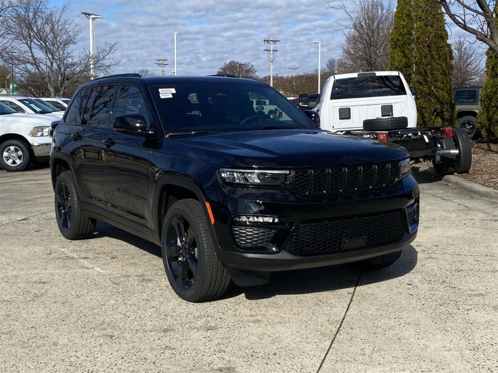 new 2025 Jeep Grand Cherokee car, priced at $46,535