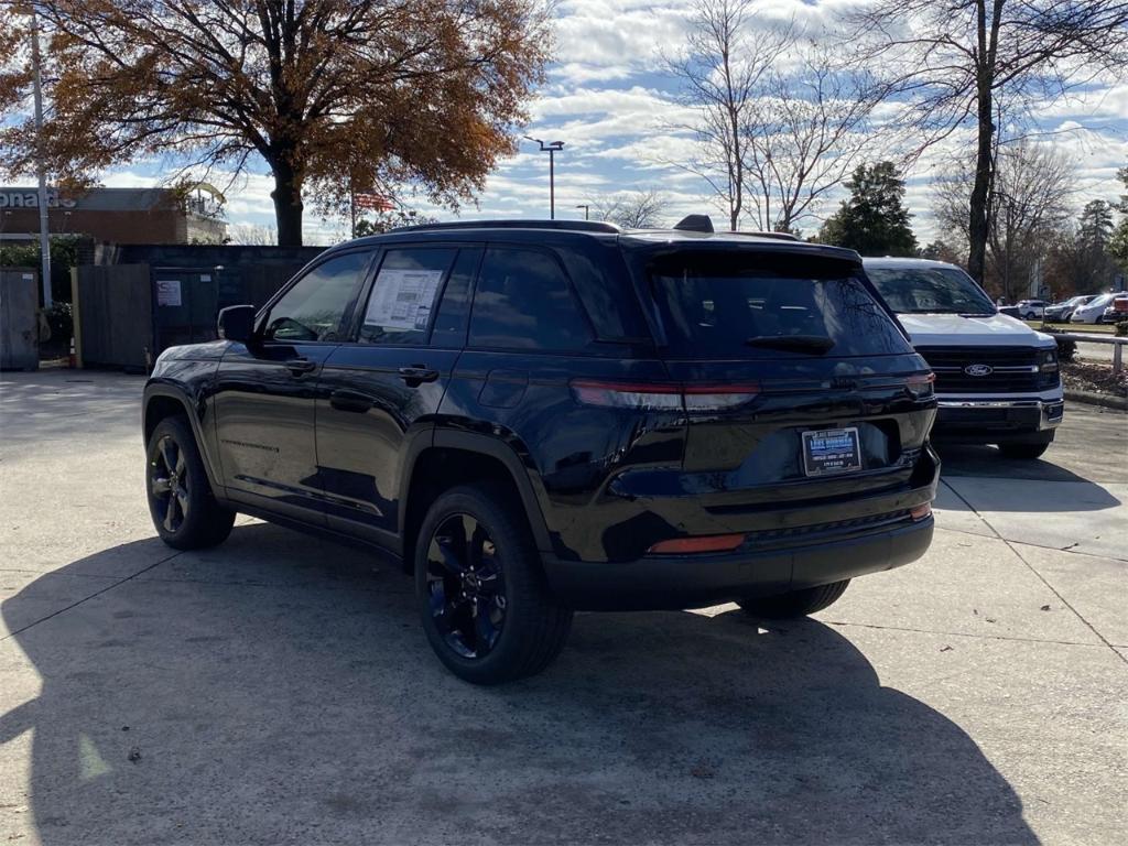 new 2025 Jeep Grand Cherokee car, priced at $46,535